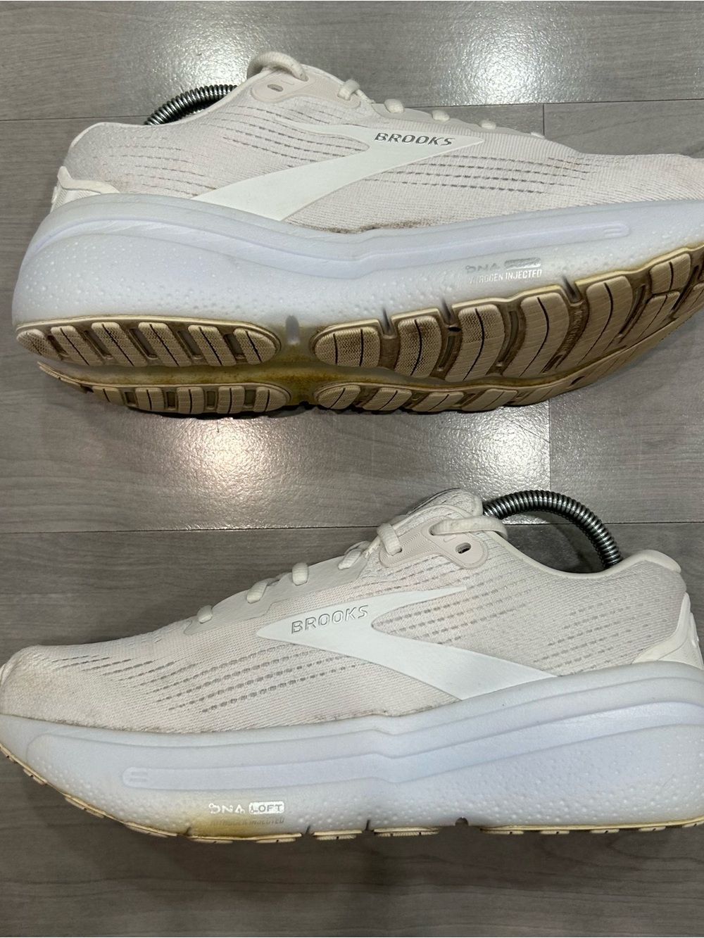 Brooks Ghost Max 2 Womens Athletic Running Shoes Sneakers Sz 10 Wide White - Picture 2 of 9